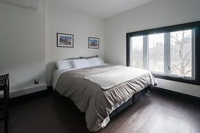 Applewood Suites - Queen West Studio