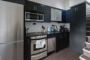 Applewood Suites - Queen West Studio
