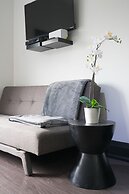 Applewood Suites - Queen West Studio