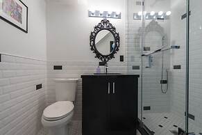 Applewood Suites - Queen West Studio