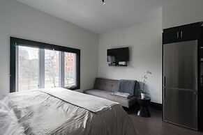 Applewood Suites - Queen West Studio