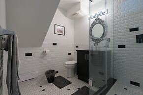 Applewood Suites - Queen West Studio