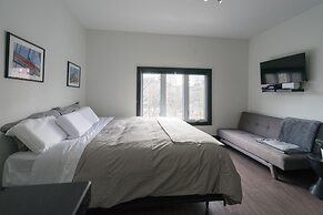Applewood Suites - Queen West Studio