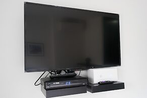 Applewood Suites - Queen West Studio