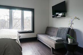 Applewood Suites - Queen West Studio