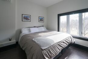 Applewood Suites - Queen West Studio