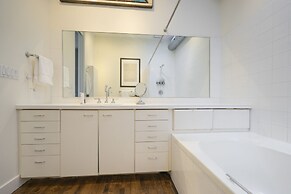 Applewood Suites - The Ossington Loft