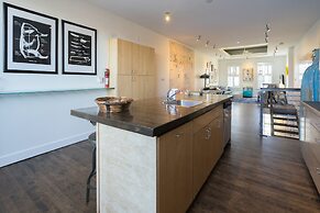 Applewood Suites - The Ossington Loft