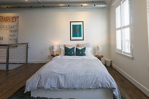 Applewood Suites - The Ossington Loft