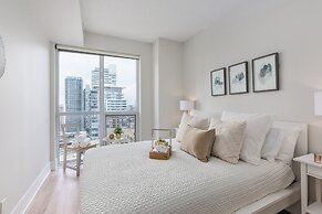 Applewood Suites - CN Tower & Convention