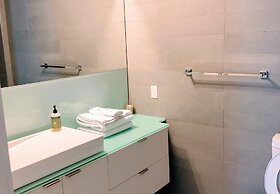 Applewood Suites - CN Tower & Convention