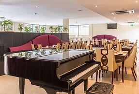 Ngalawa Hotel & Resort