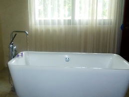 Ngalawa Hotel & Resort