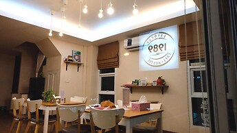 Small Space Cafe and Hostel