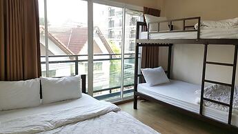 Small Space Cafe and Hostel