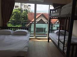 Small Space Cafe and Hostel