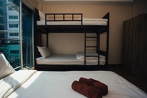 Small Space Cafe and Hostel