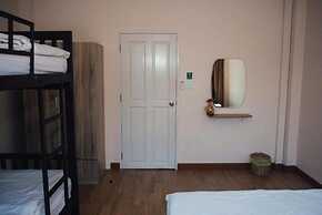 Small Space Cafe and Hostel