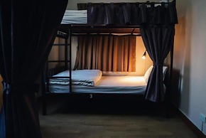 Small Space Cafe and Hostel