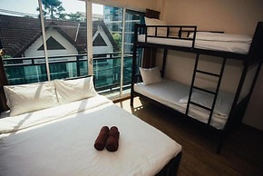 Small Space Cafe and Hostel