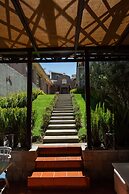 Quindeloma Art Hotel And Gallery