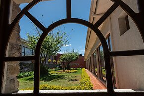 Quindeloma Art Hotel And Gallery