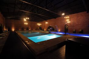 Quindeloma Art Hotel And Gallery