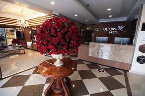 Quindeloma Art Hotel And Gallery