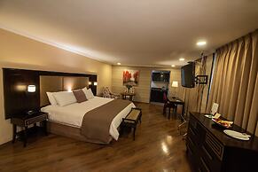 Quindeloma Art Hotel And Gallery