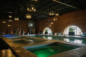 Quindeloma Art Hotel And Gallery