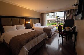 Quindeloma Art Hotel And Gallery