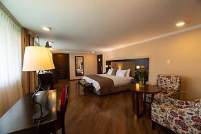 Quindeloma Art Hotel And Gallery