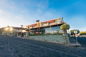 Quindeloma Art Hotel And Gallery