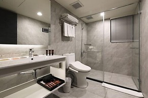 KUN Tour Hotel Feng Chai