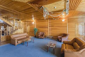 Oasis Hotel