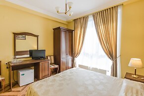 Oasis Hotel