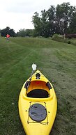 Lake Ripley Lodge w Lake Front Rooms, Grand Porch, Kayaks & Paddleboar