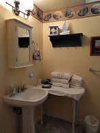 Lake Ripley Lodge w Lake Front Rooms, Grand Porch, Kayaks & Paddleboar