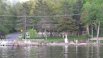 Lake Ripley Lodge w Lake Front Rooms, Grand Porch, Kayaks & Paddleboar