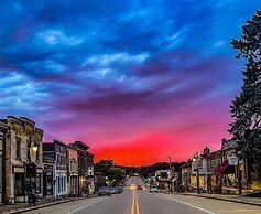 Lake Ripley Lodge w Lake Front Rooms, Grand Porch, Kayaks & Paddleboar