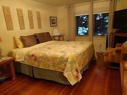 Lake Ripley Lodge w Lake Front Rooms, Grand Porch, Kayaks & Paddleboar