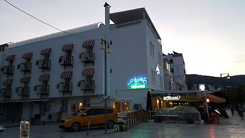 Artemis Hotel