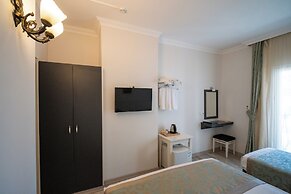 Artemis Hotel