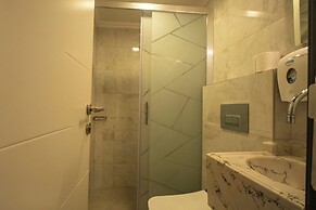 Artemis Hotel