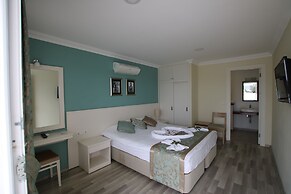 Artemis Hotel