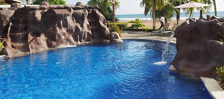 Condominio Diamante del Sol by CRHR