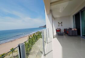 Condominio Diamante del Sol by CRHR