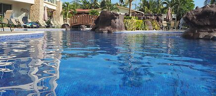 Condominio Diamante del Sol by CRHR