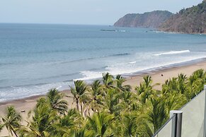 Condominio Diamante del Sol by CRHR