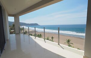 Condominio Diamante del Sol by CRHR